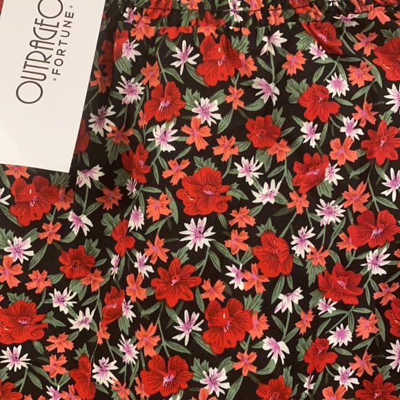 Petite high neck shirred mini smock dress in ditsy print - Picture 5 of 5